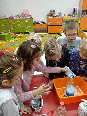  Grafika #4: Zajęcia chemiczne: ,,Wulkan" . Grupa Ob