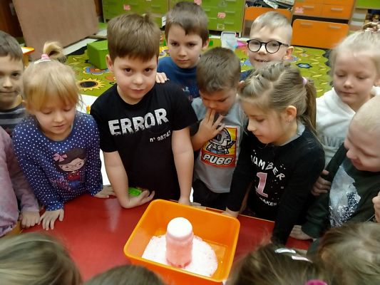  Grafika #1: Zajęcia chemiczne: ,,Wulkan" . Grupa Ob