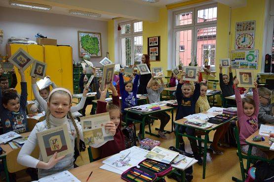 Grafika #1: "Mała książka- wielki człowiek"