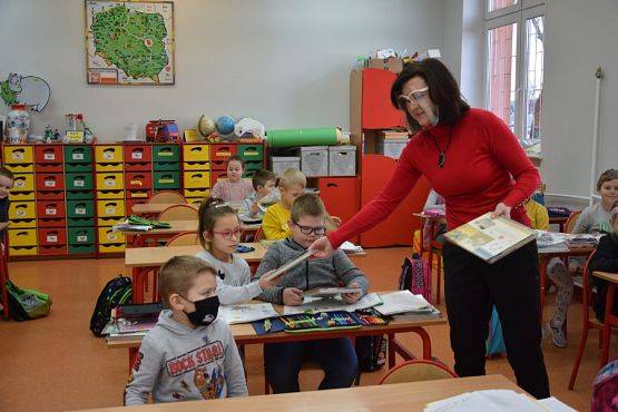 Grafika #2: "Mała książka- wielki człowiek"