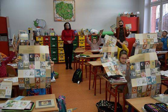 Grafika #4: "Mała książka- wielki człowiek"