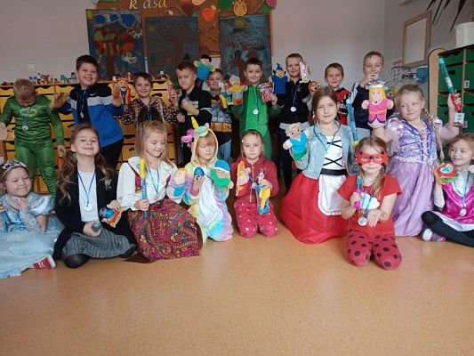  Grafika #0: Dzień Postaci z Bajek