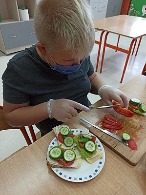  Grafika #21: Wesołe, kolorowe kanapki