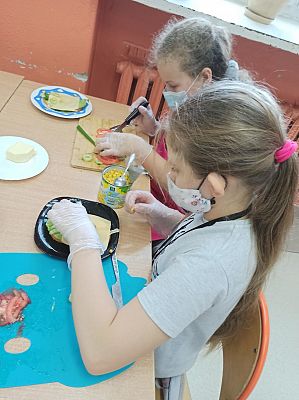  Grafika #15: Wesołe, kolorowe kanapki