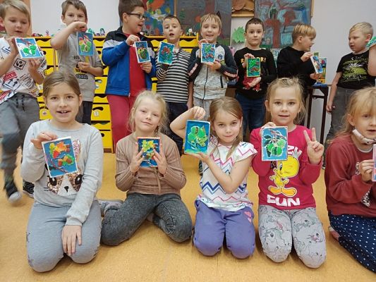  Grafika #0: Dzień Drzewa, czyli realizacja programu "Czytam z klasą lekturki spod chmurki" przez pierwszaków