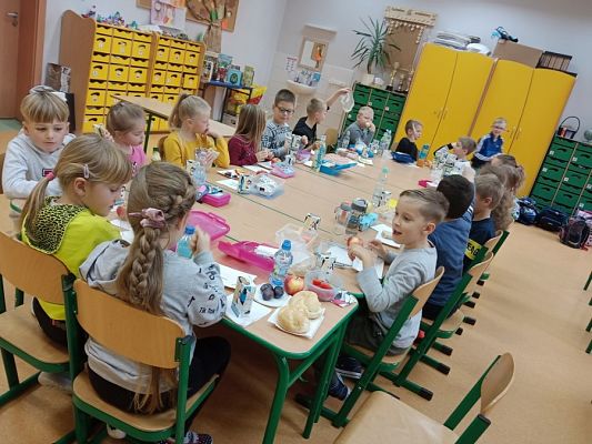  Grafika #0: Śniadanie integracyjne klas I