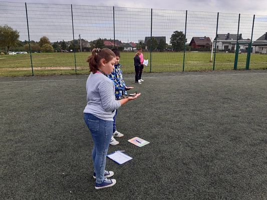  Grafika #4: PRZYRODA W TERENIE- JAK POSŁUGIWAĆ SIĘ KOMPASEM.