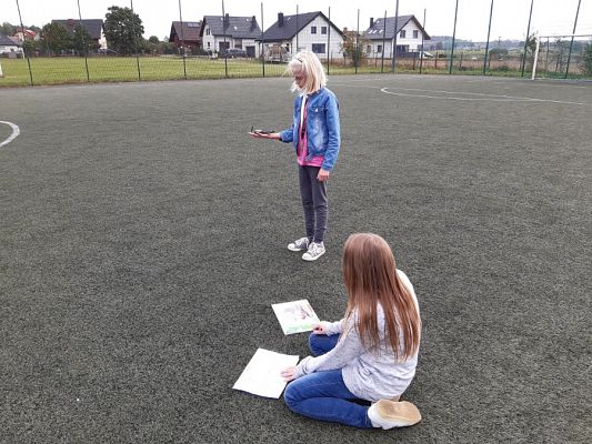  Grafika #0: PRZYRODA W TERENIE- JAK POSŁUGIWAĆ SIĘ KOMPASEM.