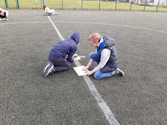  Grafika #13: PRZYRODA W TERENIE- JAK POSŁUGIWAĆ SIĘ KOMPASEM.