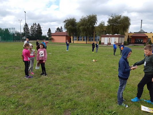  Grafika #6: PRZYRODA W TERENIE- JAK POSŁUGIWAĆ SIĘ KOMPASEM.