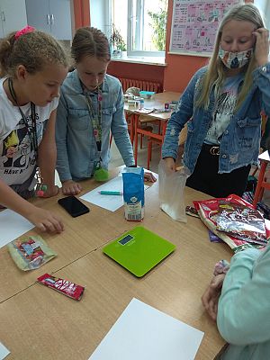  Grafika #2: "Ile cukru jest w słodyczach?"- warsztaty