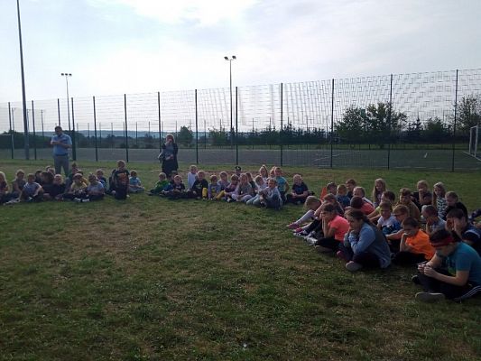  Grafika #2: Spotkanie z policjantką