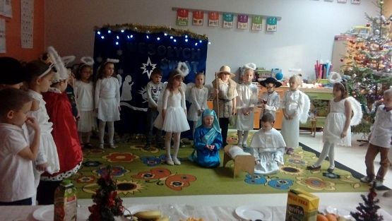 Grafika #0: Jasełka oraz spotkanie z Mikołajem w grupie 0 "b"