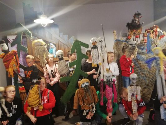 Grafika #6: Klasa 3 b na warsztatach aktorsko-lalkarskich "Wokół szopki"