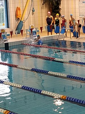  Grafika #3: 3 A na basenie