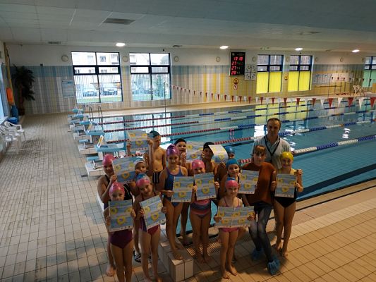  Grafika #0: 3 A na basenie