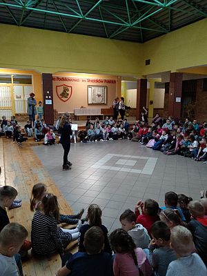 Grafika #1: klasy 0-III poznają zasady segregowania odpadów