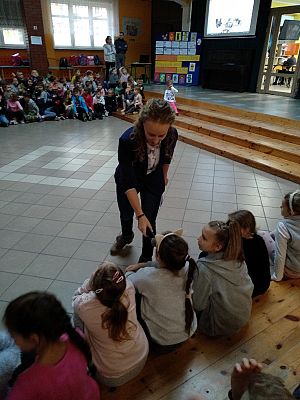 Grafika #3: klasy 0-III poznają zasady segregowania odpadów