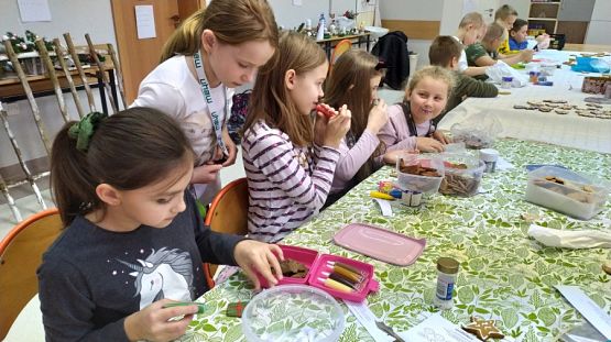 Grafika #12: Klasa 4a przygotowuje się do Białego Koncertu