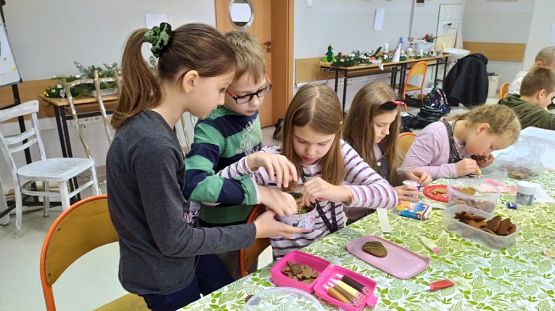 Grafika #7: Klasa 4a przygotowuje się do Białego Koncertu