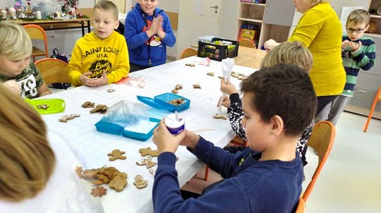 Grafika #9: Klasa 4a przygotowuje się do Białego Koncertu