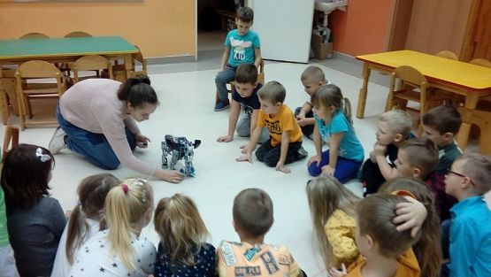  Grafika #0: Zabawa LEGO Mindstorms w grupie 0 "b"