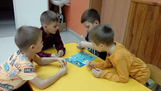  Grafika #1: Zabawa LEGO Mindstorms w grupie 0 "b"