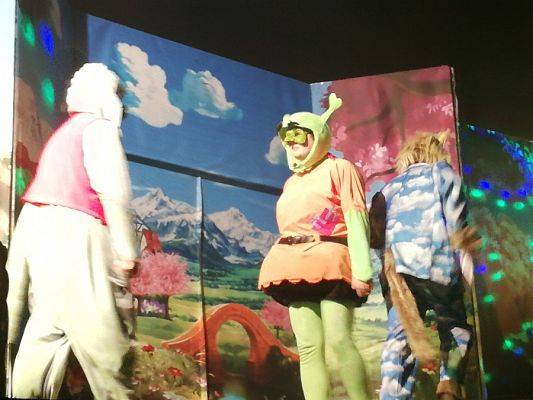  Grafika #1: Shrek – baśń o tolerancji