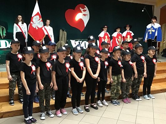 Grafika #31: Uroczysty apel z okazji Narodowego Święta Niepodległości