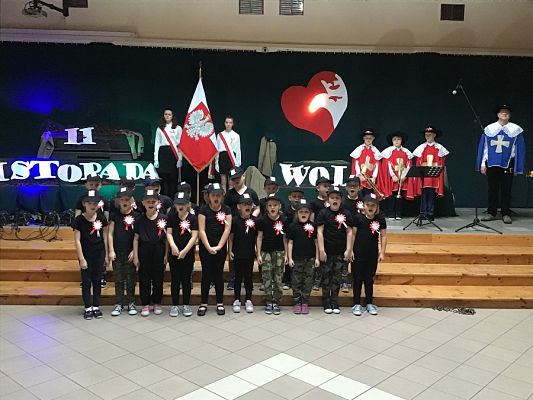 Grafika #24: Uroczysty apel z okazji Narodowego Święta Niepodległości