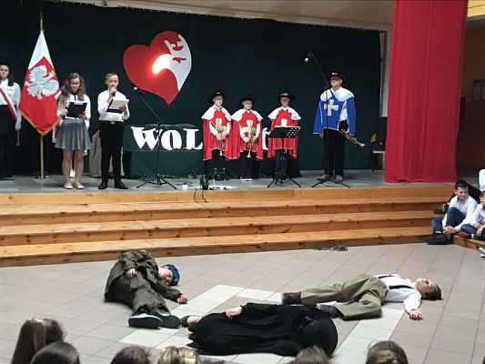 Grafika #13: Uroczysty apel z okazji Narodowego Święta Niepodległości