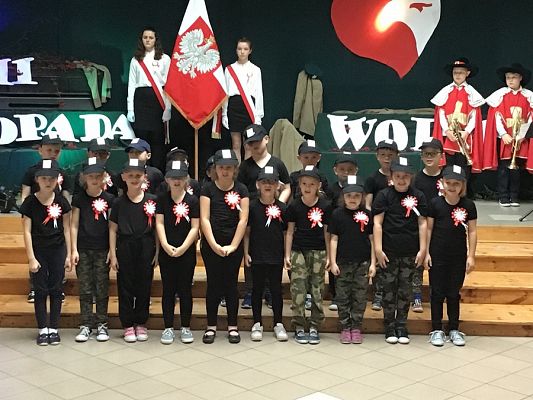 Grafika #14: Uroczysty apel z okazji Narodowego Święta Niepodległości