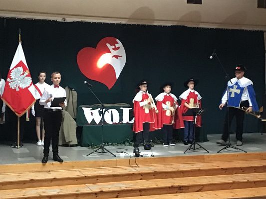 Grafika #9: Uroczysty apel z okazji Narodowego Święta Niepodległości