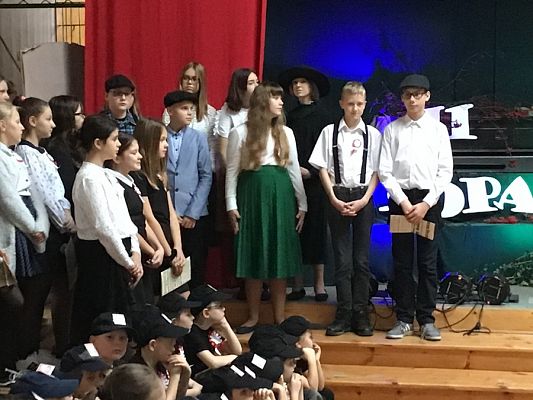 Grafika #26: Uroczysty apel z okazji Narodowego Święta Niepodległości