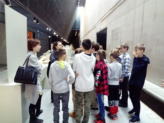  Grafika #24: Wizyta w Muzeum II Wojny Światowej w Gdańsku