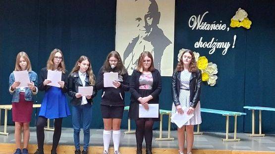  Grafika #5: "Wstańcie, chodźmy!"