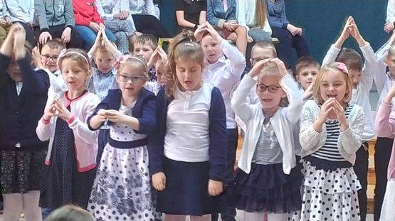  Grafika #1: "Wstańcie, chodźmy!"