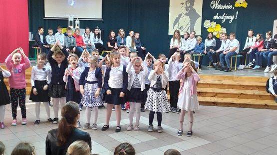  Grafika #21: "Wstańcie, chodźmy!"