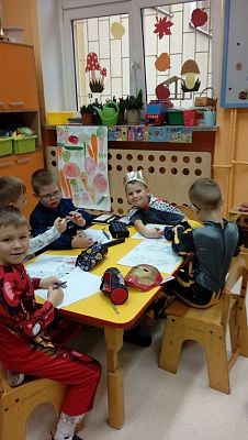  Grafika #8: DZIEŃ POSTACI Z BAJEK W GRUPIE 0 b