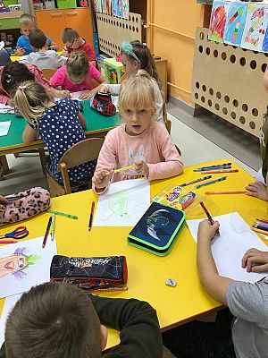  Grafika #1: Przedszkole z klasą