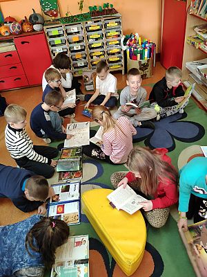 Grafika #1: Ogólnoświatowa akcja "Cisza! Czytamy!"