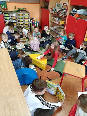 Grafika #2: Ogólnoświatowa akcja "Cisza! Czytamy!"