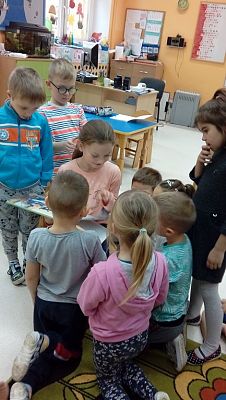  Grafika #2: Kolejne spotkanie czytelnicze w grupie 0 "b"