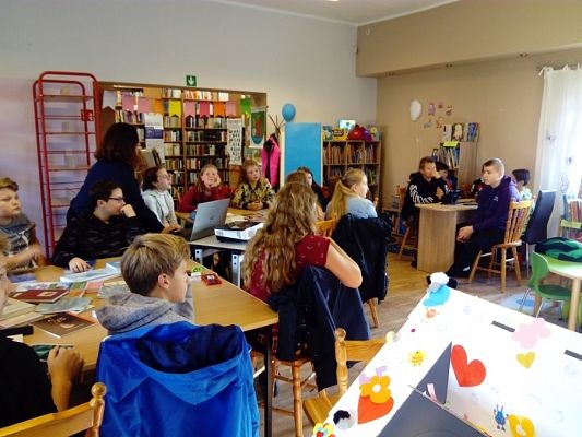  Grafika #0: Październikowe warsztaty języka polskiego w bibliotece gminnej