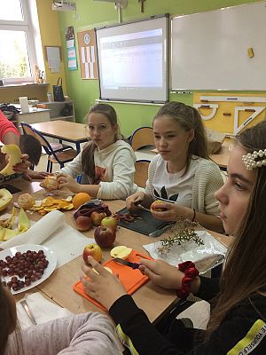  Grafika #3: Kolorowo i owocowo