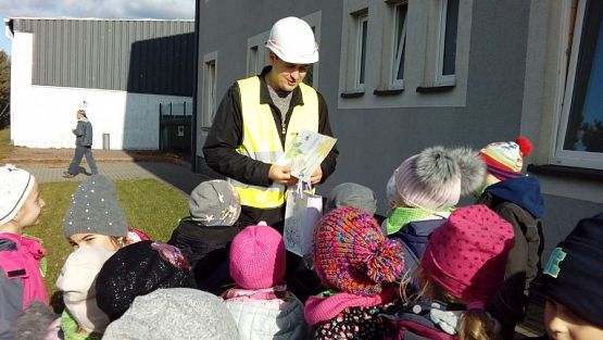  Grafika #8: Gdy ziemia woła o pomoc… - wycieczka do Biogazowni grupy 0 b i 0 a w ramach realizacji programu Moje zdrowie – moja siła, wielka moc