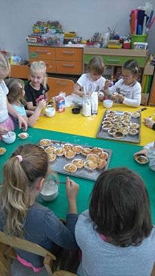  Grafika #1: Pieczemy babeczki