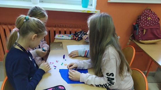  Grafika #11: Klasa 4a promuje patriotyczne postawy poprzez udział w kampanii BohaterOn