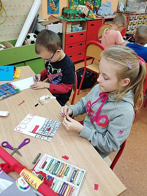  Grafika #3: Klasa 2b włączyła się w udział akcji BohaterON – włącz historię!