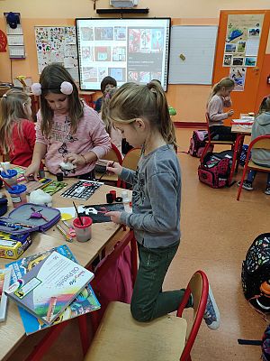  Grafika #1: Klasa 2b włączyła się w udział akcji BohaterON – włącz historię!